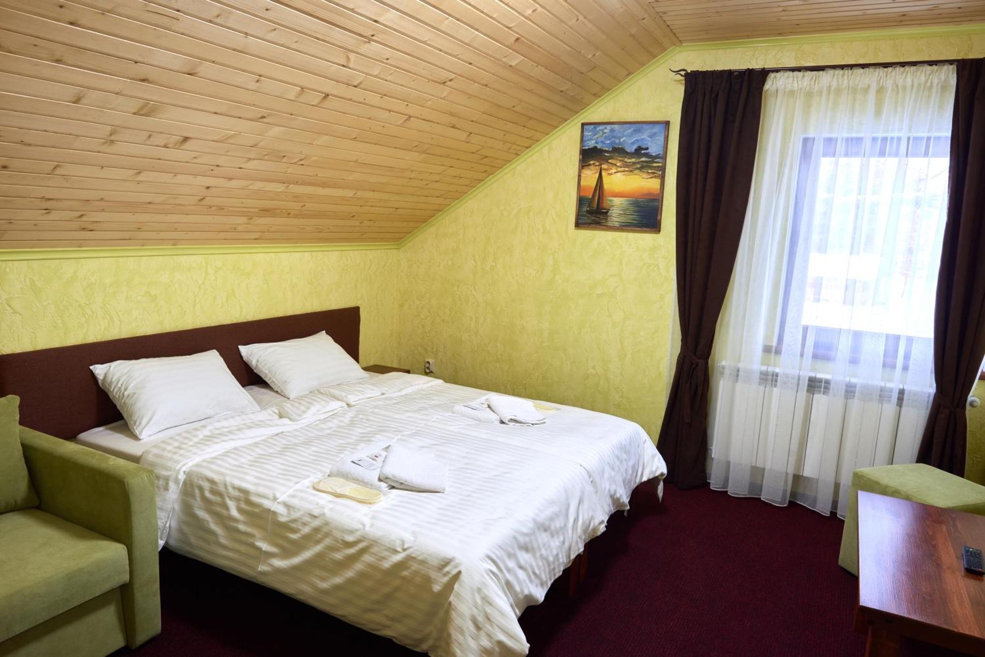 Sytikland Hotel Yavoriv  Buitenkant foto